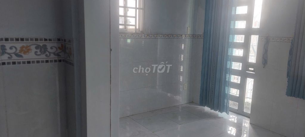 The hotel room near the corner of the contract-hand man