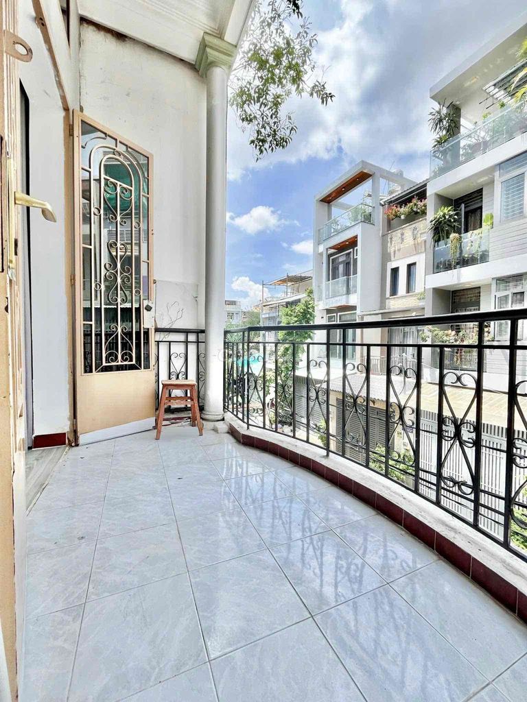 Rent Studio + balcony