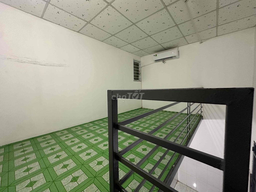 Parking room -- cultural college -- commercialism.
