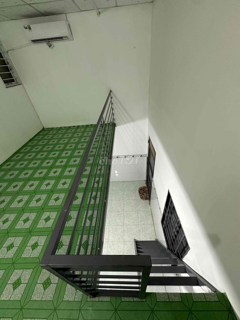 Parking room -- cultural college -- commercialism.