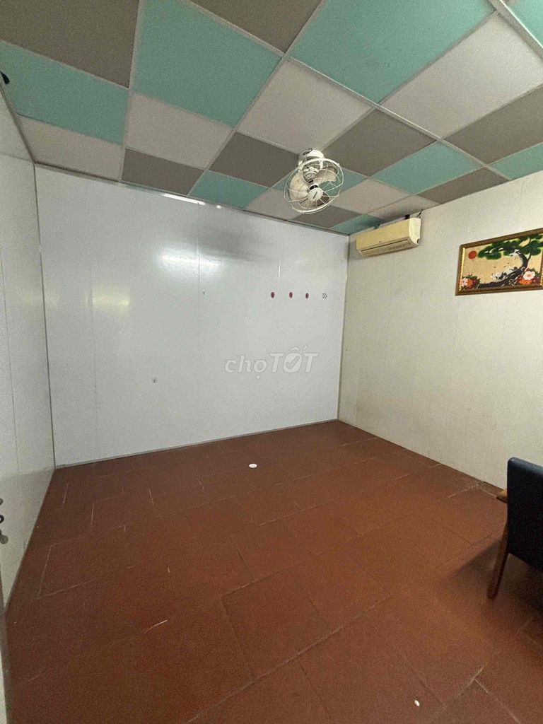 Cheap boarding room right here at Desk Park 12.