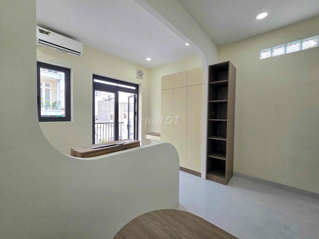 We're 100 percent home with a balcony, Lê Văn Duyệt, Bình Thạnh, next to the county.