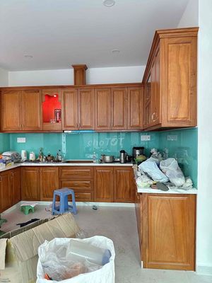 Three rooms, 30 million a month.