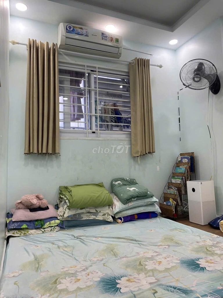Sanford Phan Văn Hớn, District 12. 70 meters two bedrooms. Full interior. Eight million.