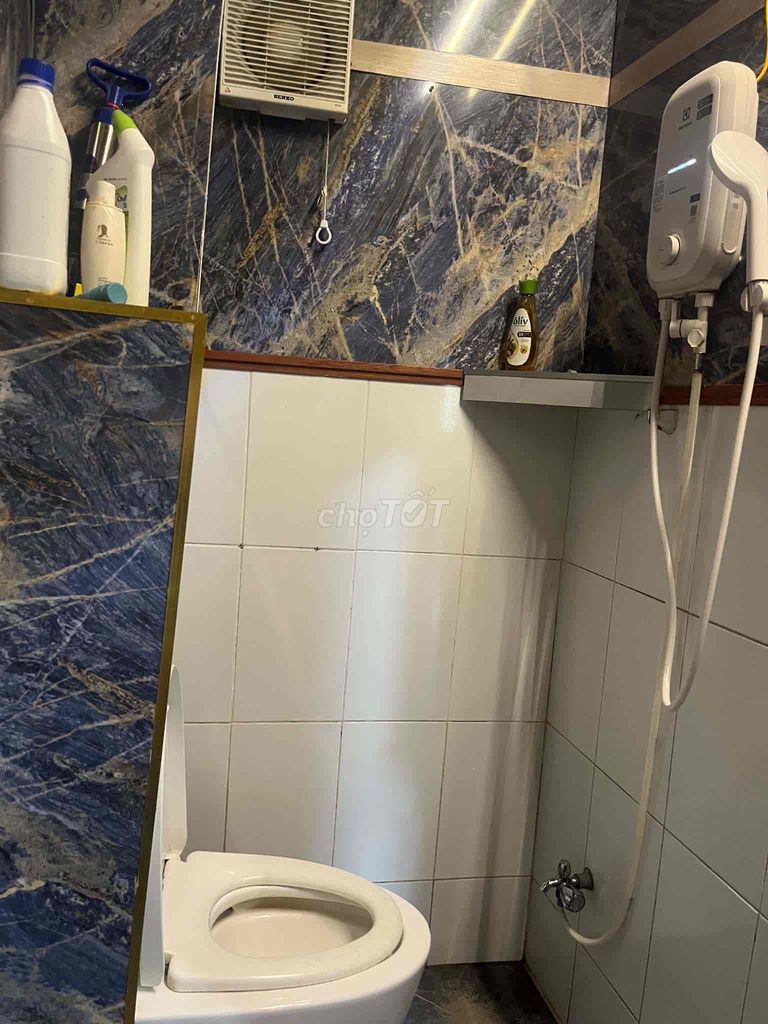 1 st floor 1 3 3 bedroom 2 full car interior near the Lome District 9