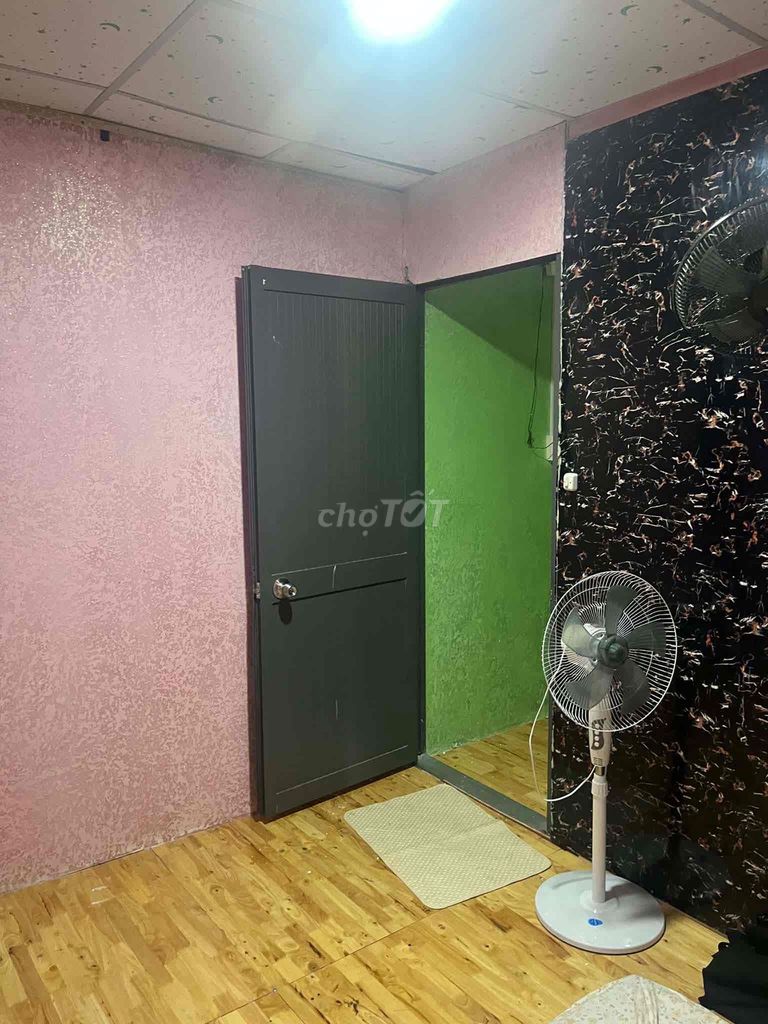 1 st floor 1 3 3 bedroom 2 full car interior near the Lome District 9