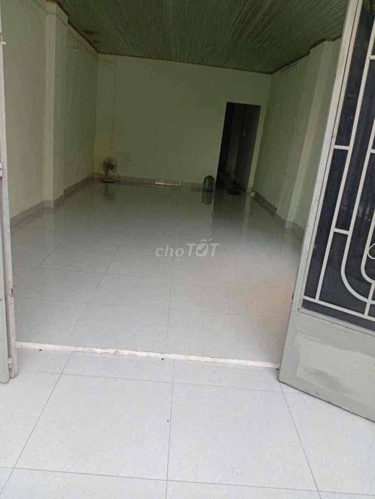 Home plus super warehouse 10 x 20 refrigerator 40 at 9 million.