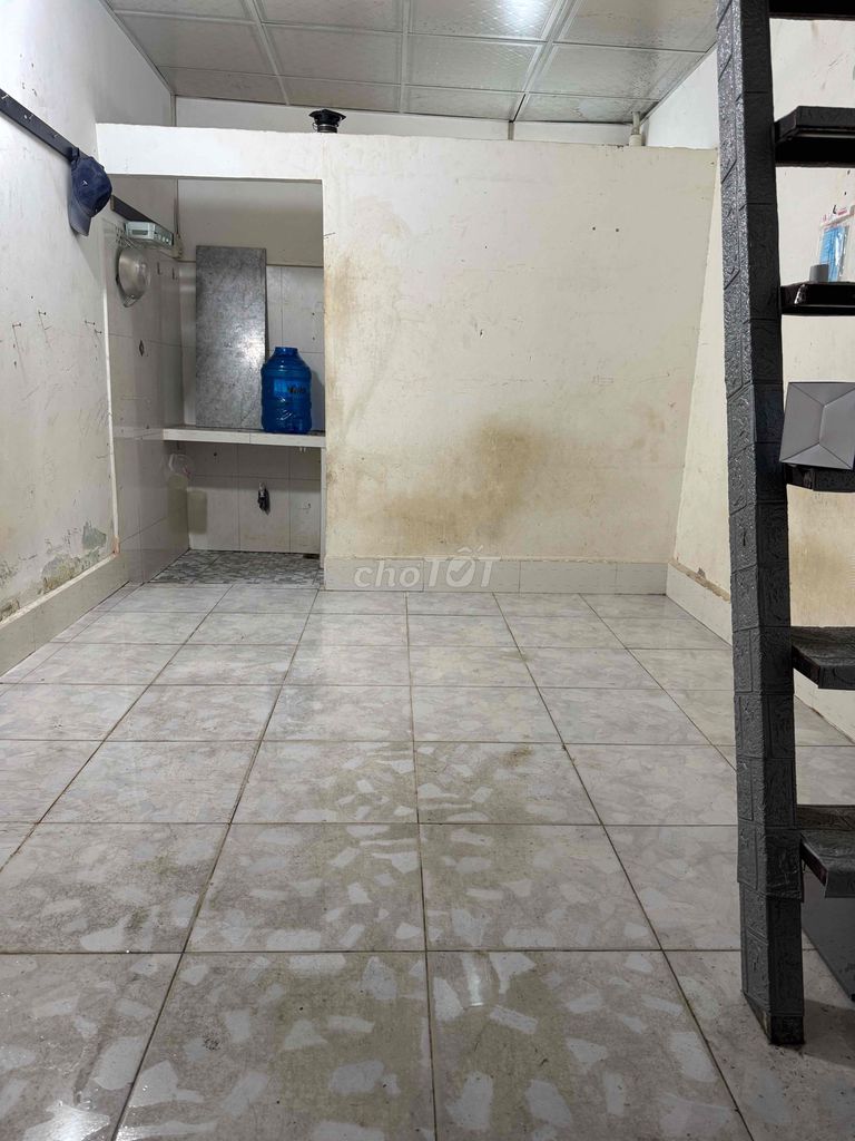 The rental house is 15 meters, cast a 1.6 million a month.