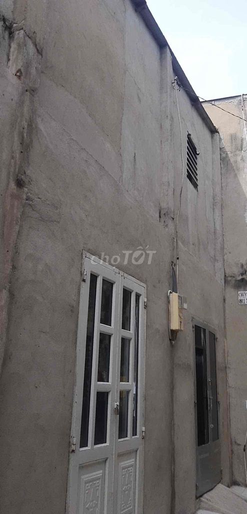 The rental house is 15 meters, cast a 1.6 million a month.