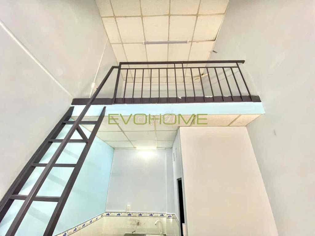 A full 30-foot-wide skylocker in a three-mile-by-two-mile-wide way.