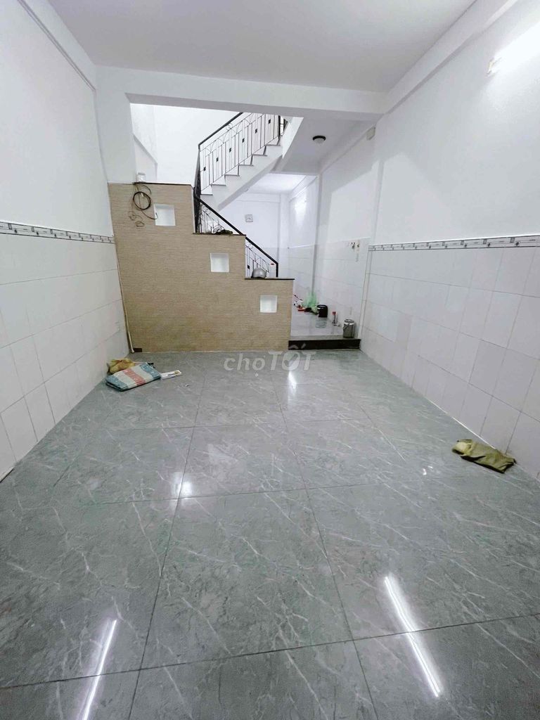 The house is rare!!! Cx periphery five bedrooms in three floors.