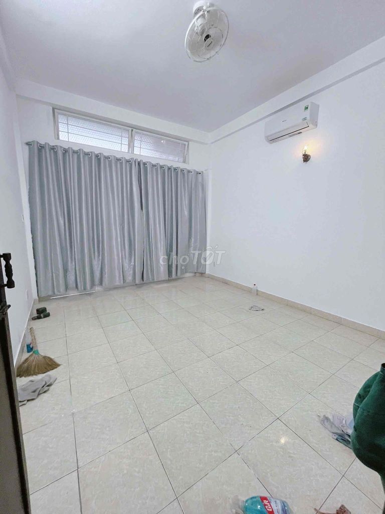 The house is rare!!! Cx periphery five bedrooms in three floors.