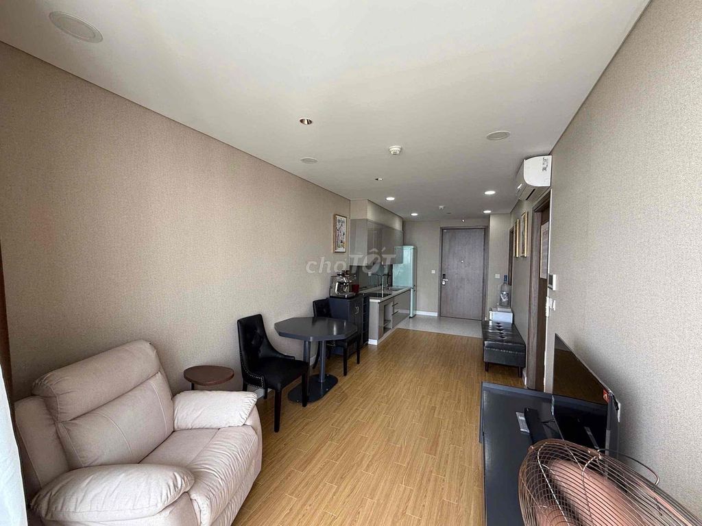 Rent the apartment. One bedroom. One sky89 toilet.