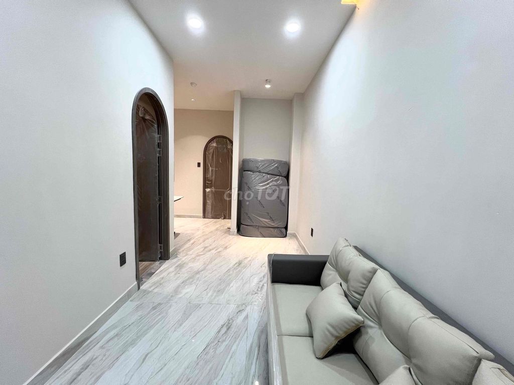 It's the owner who opened the apartment. 1 bedroom - 1 room full of furniture. Just like apartment 42 M2.