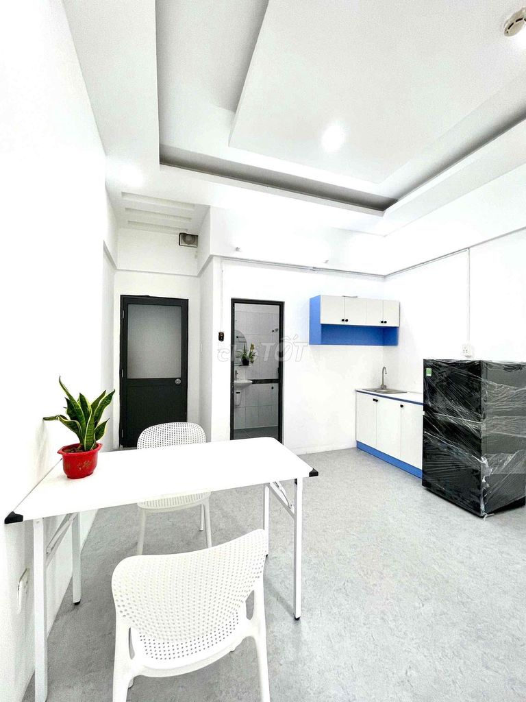 Rent a 30-foot wide sky window studio full of new furniture