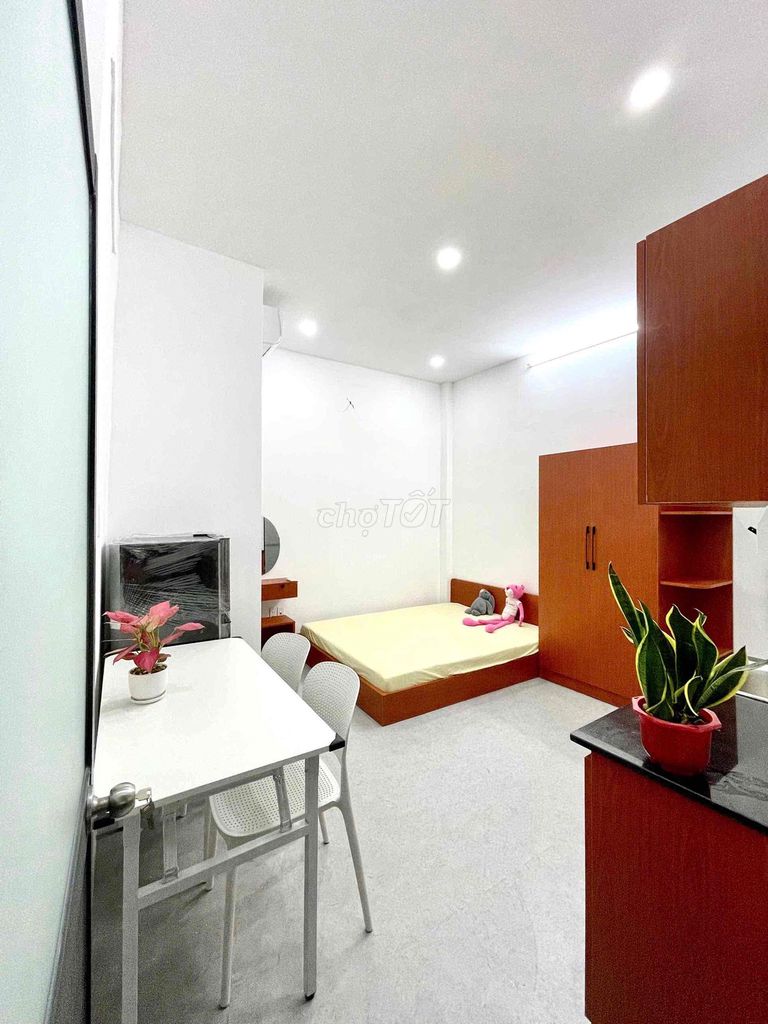 Rent a 30-foot wide sky window studio full of new furniture