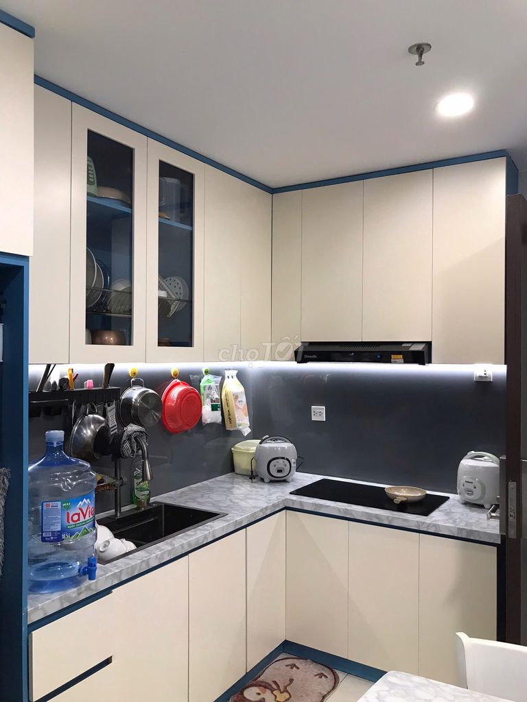 share rooms in the picity apartment 2 bedrooms full of furniture 5.5 million a month.