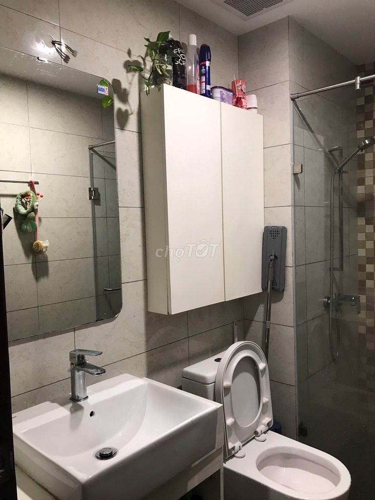 share rooms in the picity apartment 2 bedrooms full of furniture 5.5 million a month.