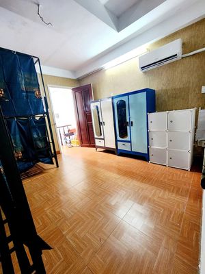 Women's dorm -- full comfort -- right in the bank residence -- ufret