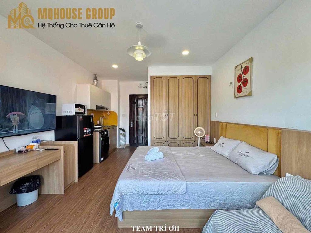 apartment dv right at the end of the 7th, straight down the block near the Republic etown.