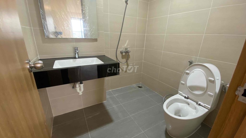 Two bedrooms, two toilets.