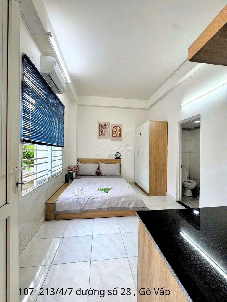 Rent the sky window studio right out of Nguyễn Văn Lượng.