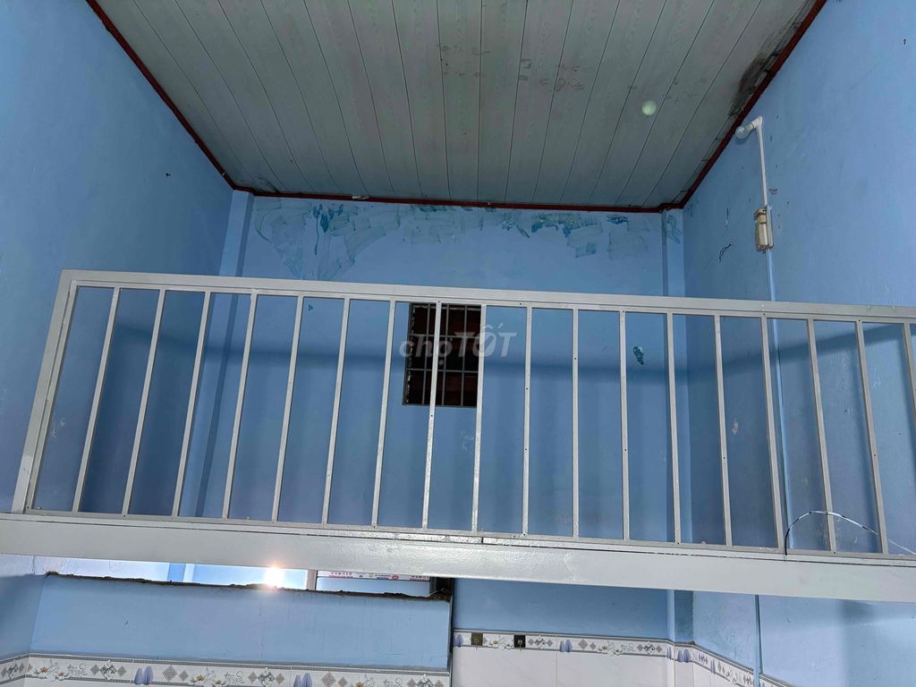 The ten-foot-two motel isn't including the guard, P. An Phú Đông, District 12.