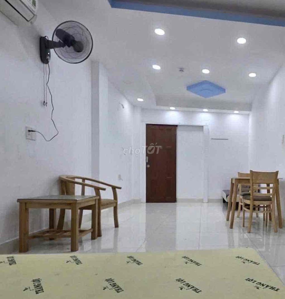 $3.99 million a month in the studio. 25 meters, Phan Xích Long.