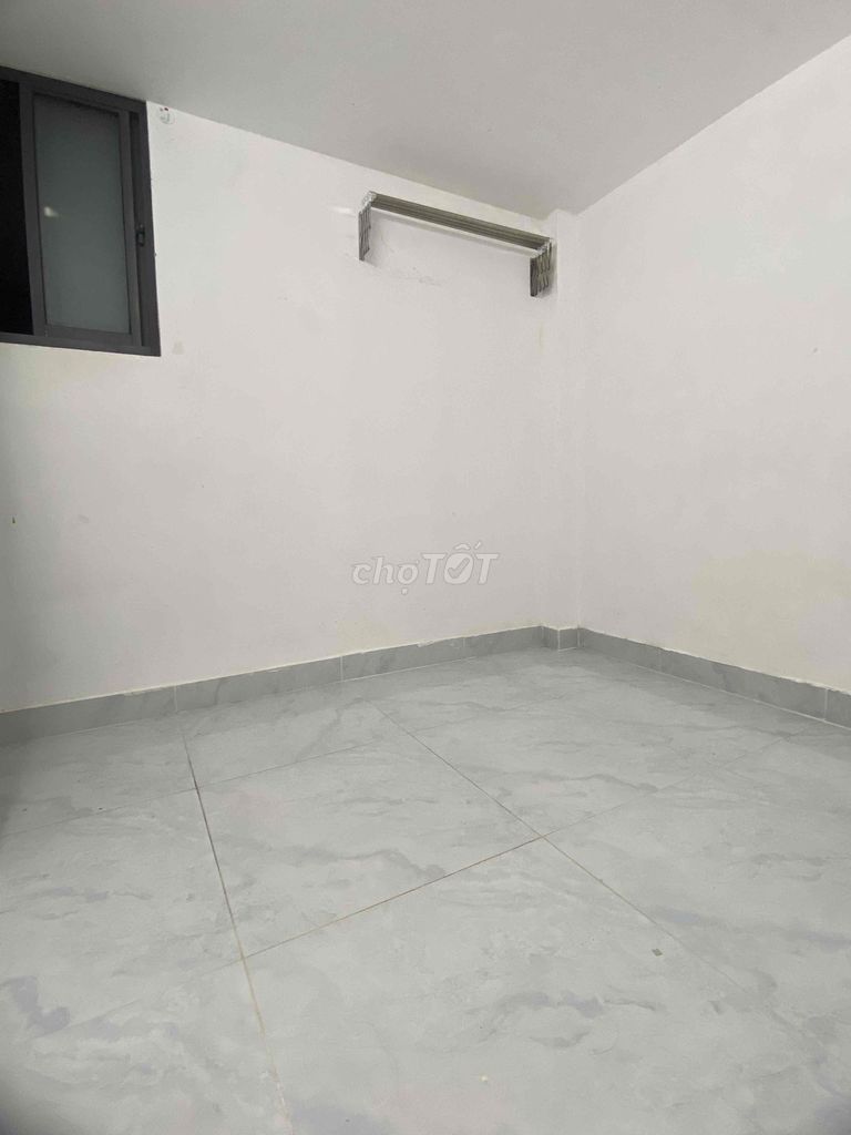 Cheap Desk Room in Central 10