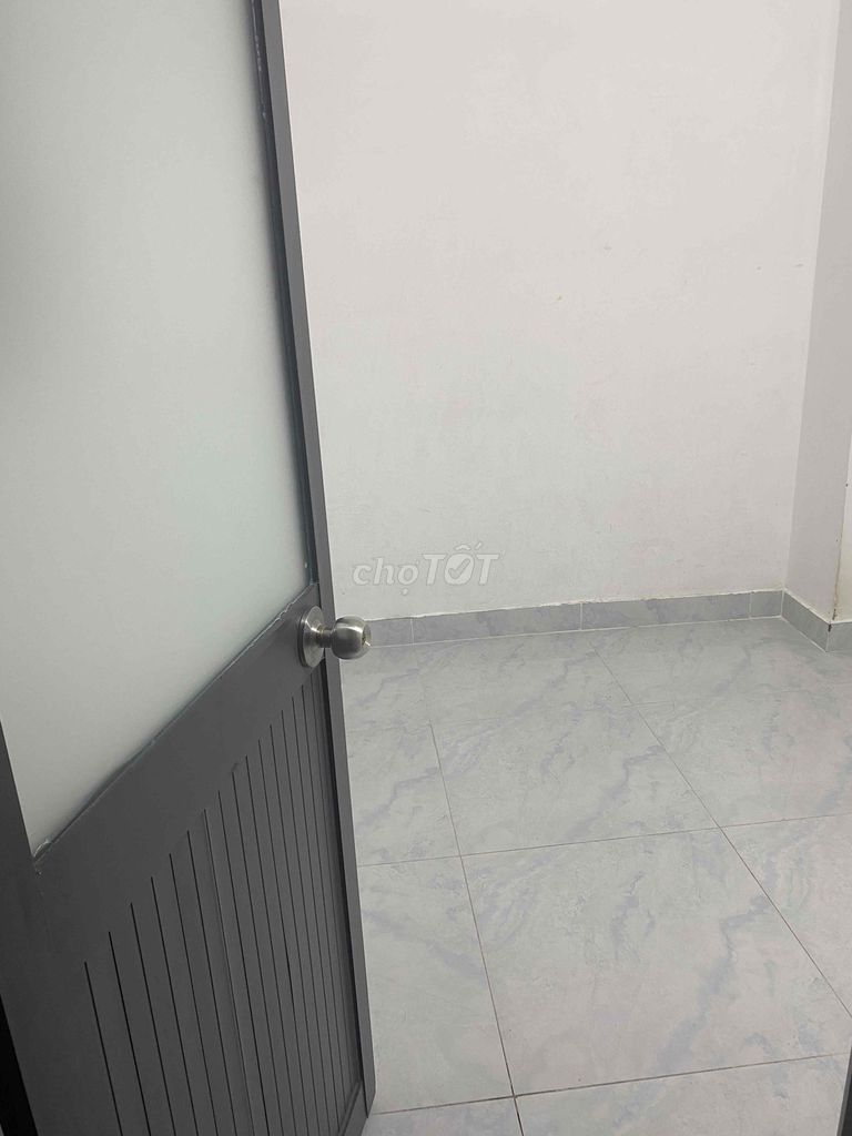 Cheap Desk Room in Central 10
