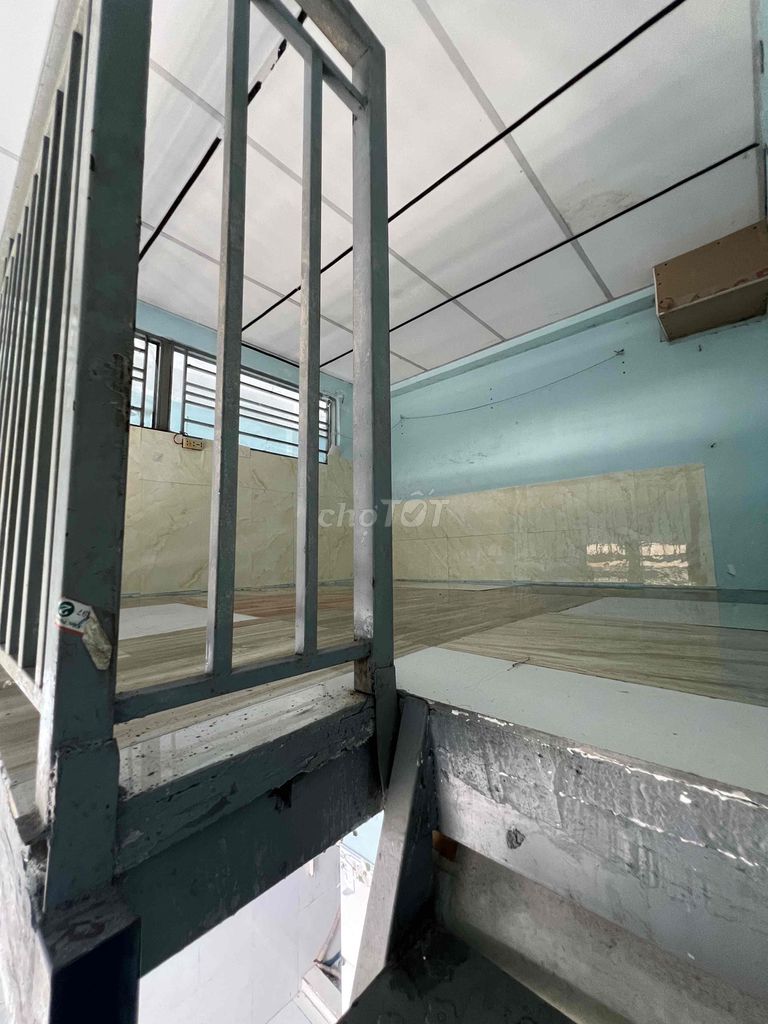 Rent a balcony room on the first floor.