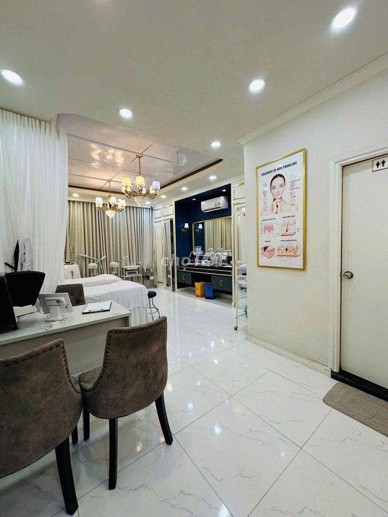 The whole rent house. 1 Nguyễn đình chiểu District 3.