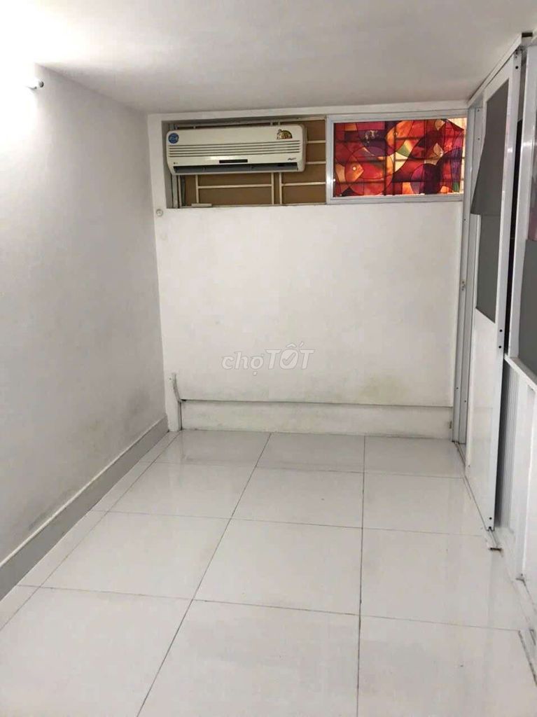 Rent three bedrooms. Two toilets near Phú Nhuận-- 9.5 million a month.
