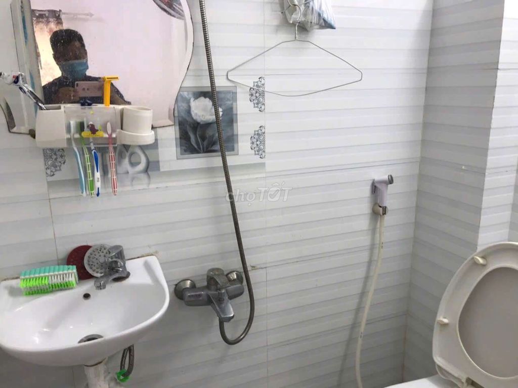 Rent three bedrooms. Two toilets near Phú Nhuận-- 9.5 million a month.