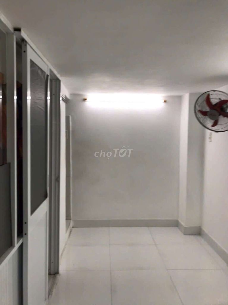 Rent three bedrooms. Two toilets near Phú Nhuận-- 9.5 million a month.