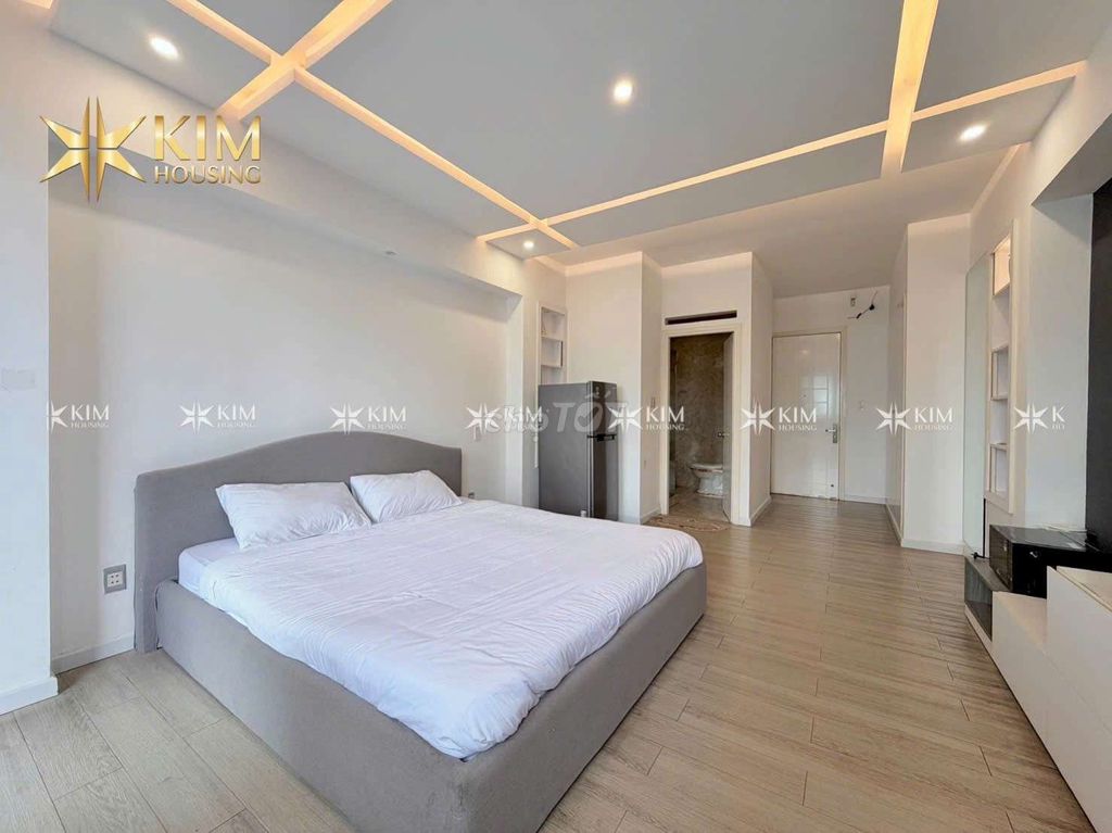 The new apartment is super-beautiful right in the hot dog-colds area.