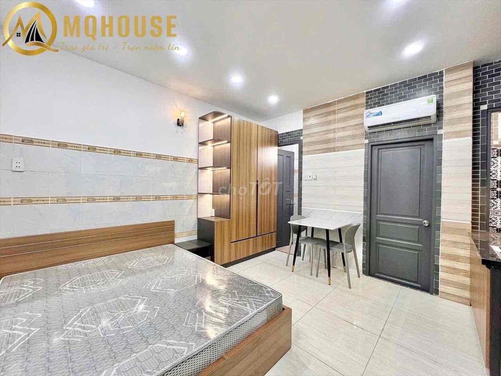 Rent a balcony suite full Phan Xích Long interior near District 1, District 3.