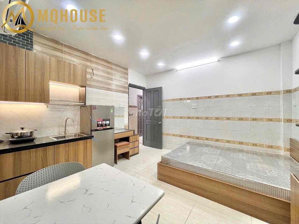 Rent a balcony suite full Phan Xích Long interior near District 1, District 3.