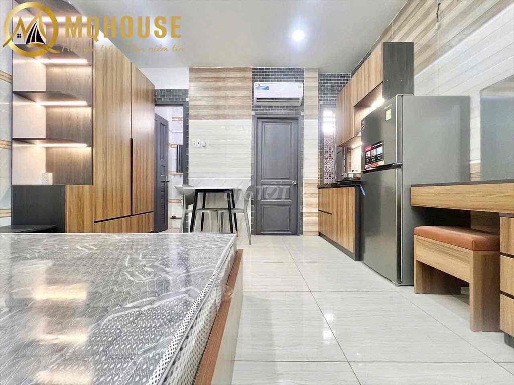Rent a balcony suite full Phan Xích Long interior near District 1, District 3.
