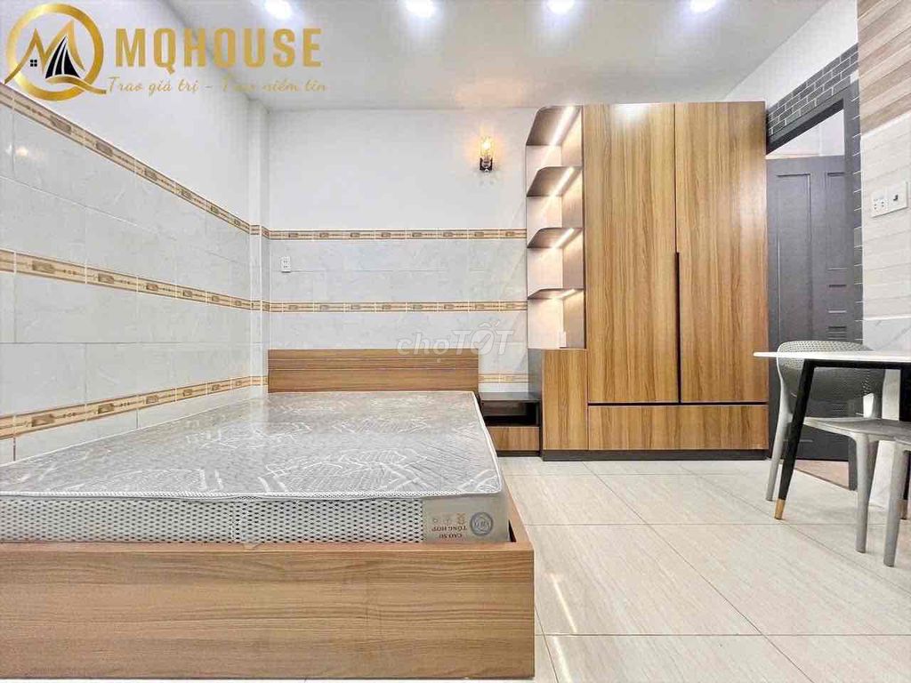 Rent a balcony suite full Phan Xích Long interior near District 1, District 3.