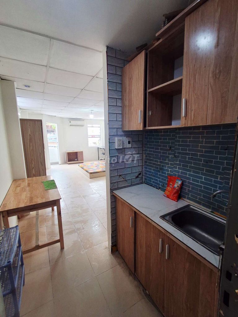 It's the owner who rents a full interior room