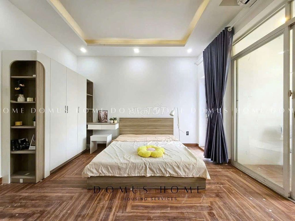 The owner rents a one-month contract, sponsors a month's rent.