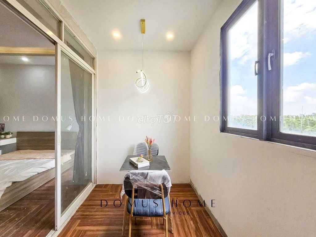 The owner rents a one-month contract, sponsors a month's rent.
