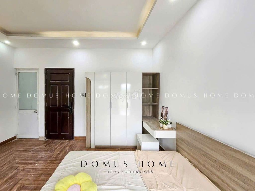 The owner rents a one-month contract, sponsors a month's rent.