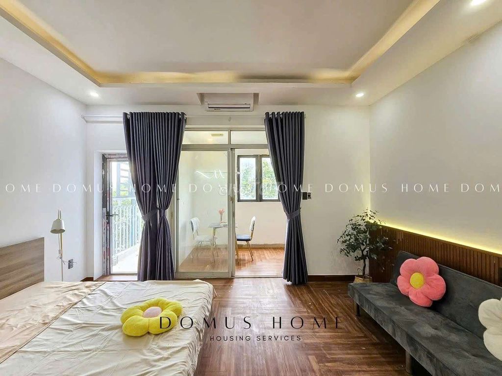 The owner rents a one-month contract, sponsors a month's rent.