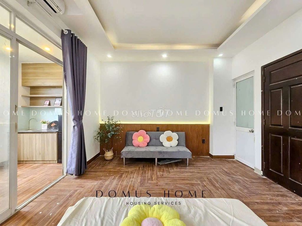 The owner rents a one-month contract, sponsors a month's rent.