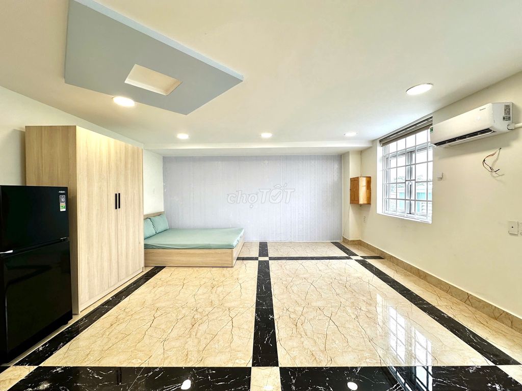 Studio 40 meters, 2 super-free windows, Tạ Quang Bửu near District 8 parking lot.