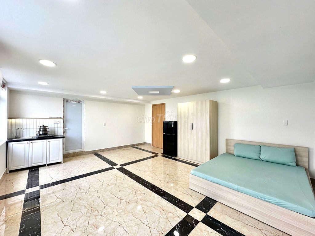 Studio 40 meters, 2 super-free windows, Tạ Quang Bửu near District 8 parking lot.