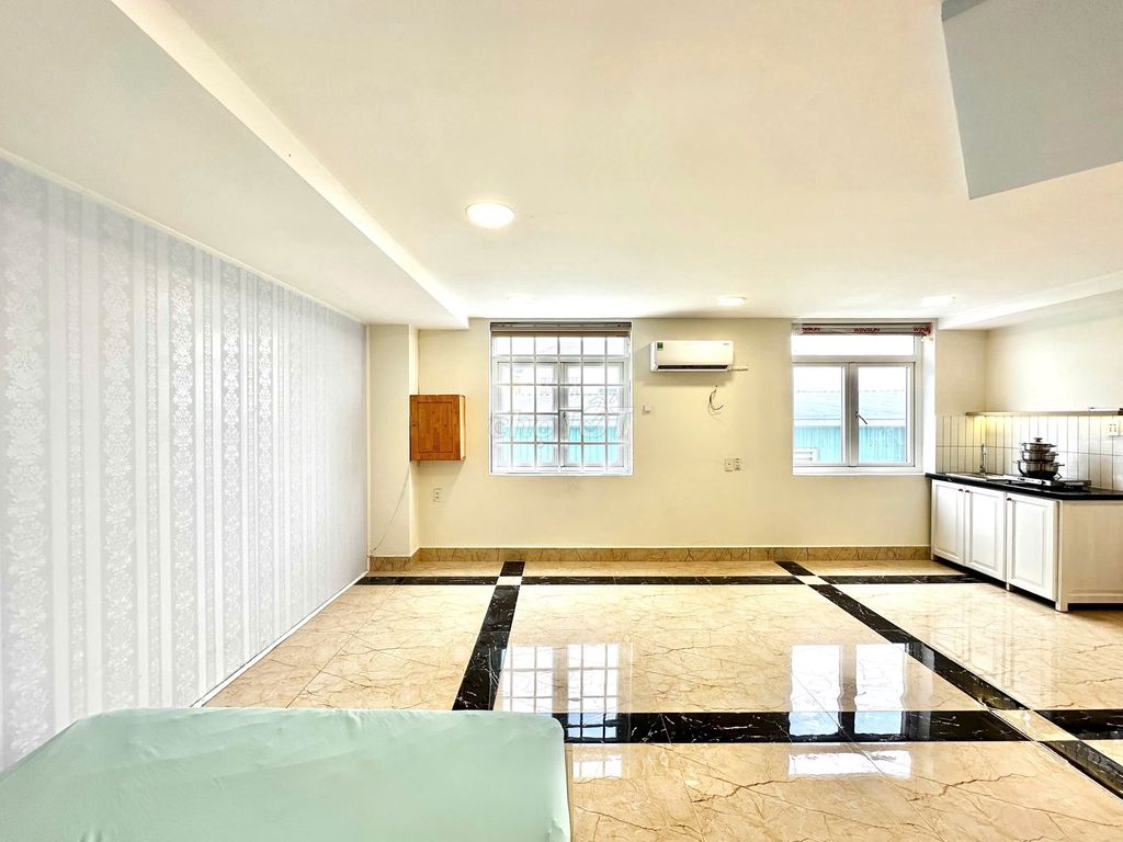 Studio 40 meters, 2 super-free windows, Tạ Quang Bửu near District 8 parking lot.