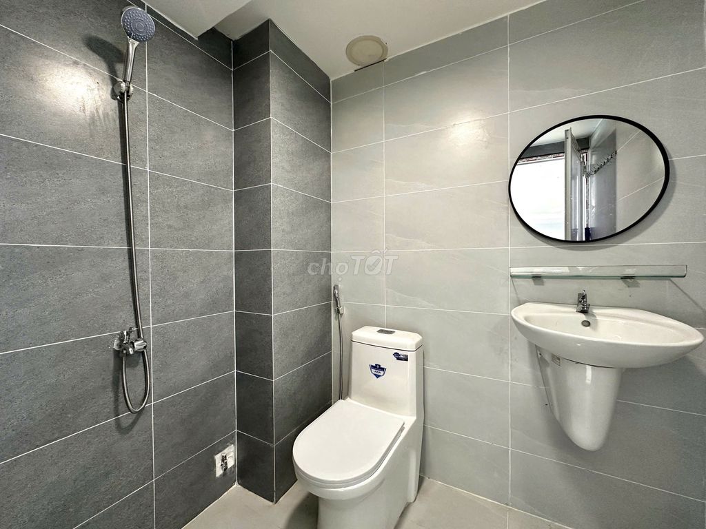 Studio 40 meters, 2 super-free windows, Tạ Quang Bửu near District 8 parking lot.